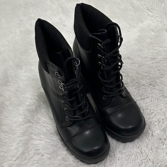 😊 NWT Lovesick Heeled Ankle Boot 9 Wide Width - Picture 1 of 6